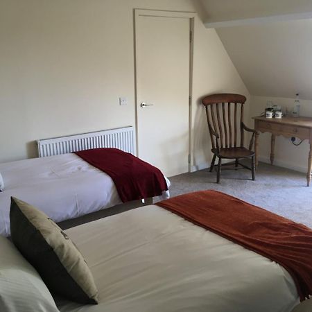 The Old Spotted Cow Bed and Breakfast Marston Meysey Exteriör bild