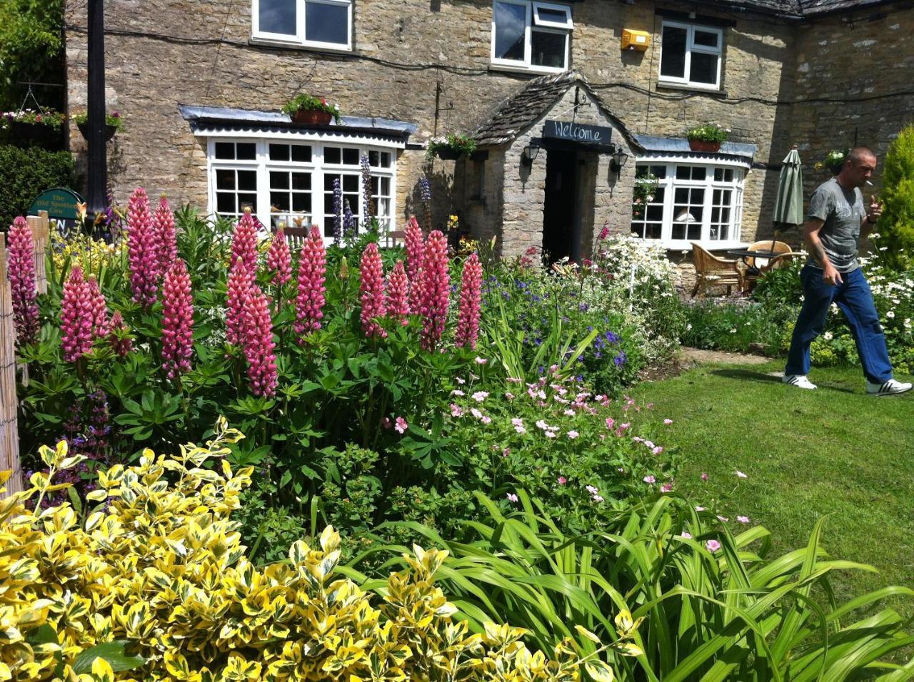 The Old Spotted Cow Bed and Breakfast Marston Meysey Exteriör bild