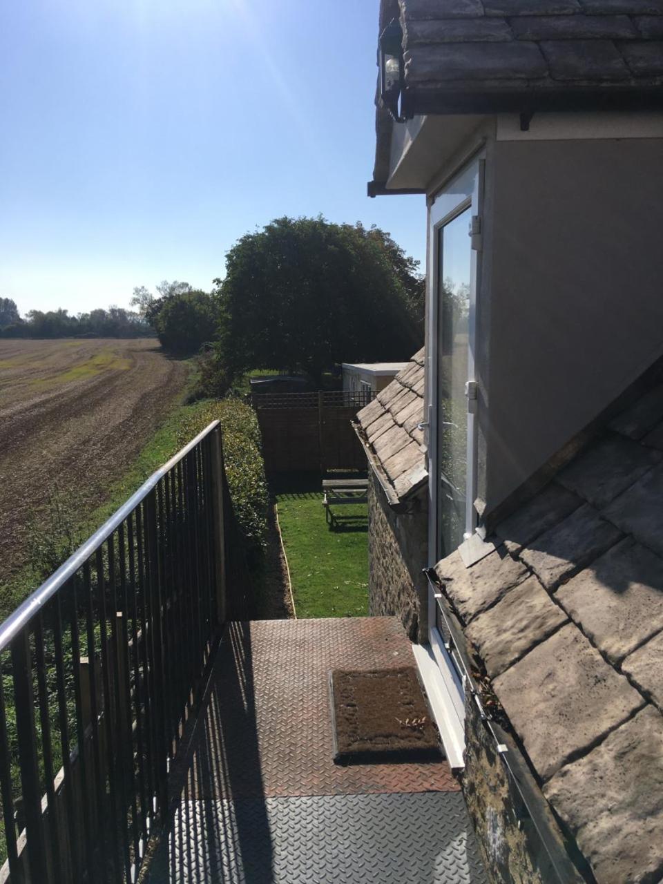 The Old Spotted Cow Bed and Breakfast Marston Meysey Exteriör bild