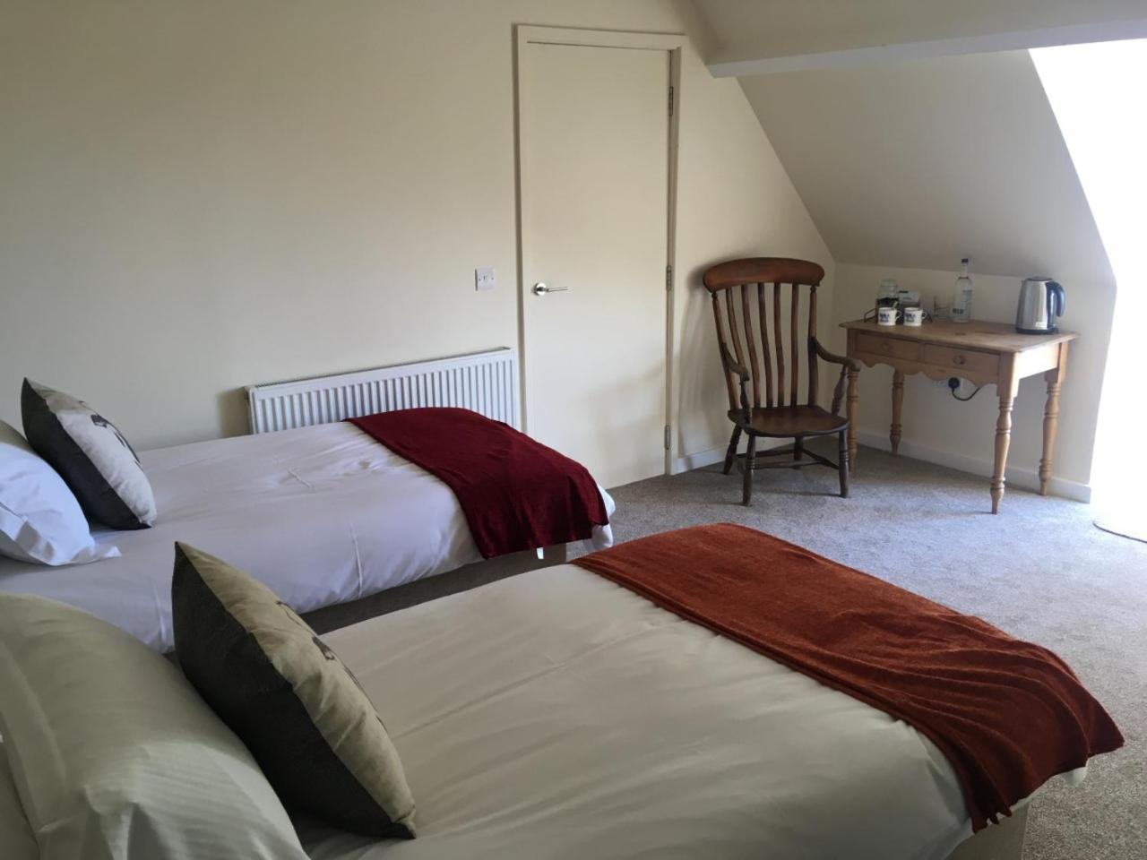 The Old Spotted Cow Bed and Breakfast Marston Meysey Exteriör bild