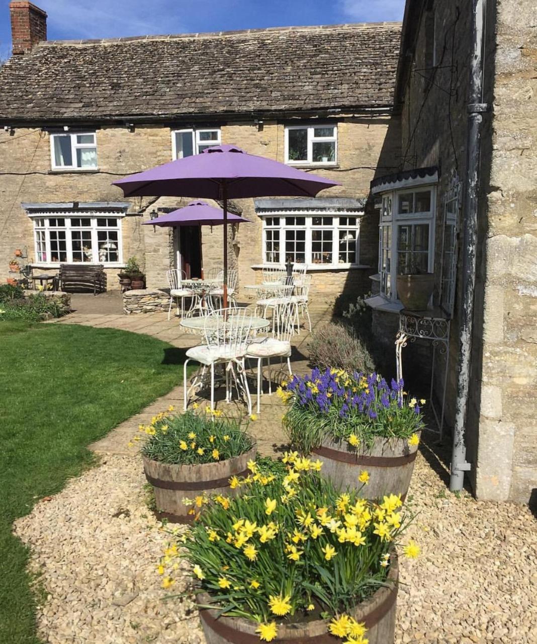 The Old Spotted Cow Bed and Breakfast Marston Meysey Exteriör bild