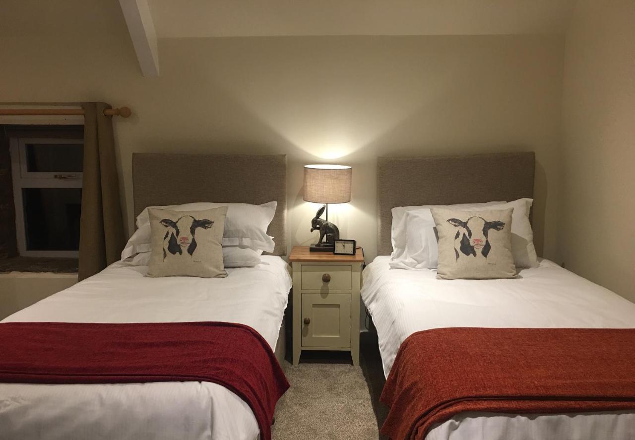 The Old Spotted Cow Bed and Breakfast Marston Meysey Exteriör bild